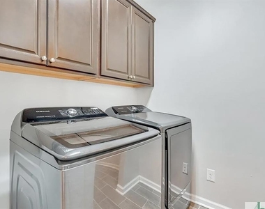 365 Southwilde Way - Photo Thumbnail 21