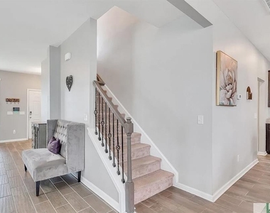 365 Southwilde Way - Photo Thumbnail 28