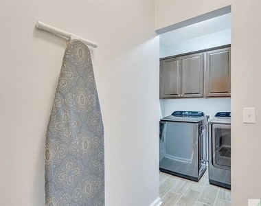 365 Southwilde Way - Photo Thumbnail 22