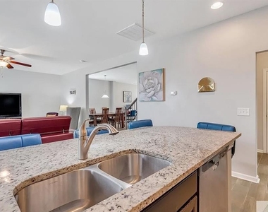 365 Southwilde Way - Photo Thumbnail 17