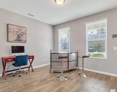 365 Southwilde Way - Photo Thumbnail 8