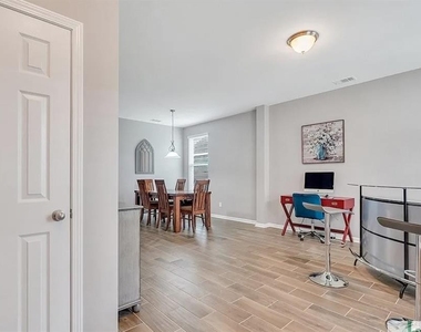 365 Southwilde Way - Photo Thumbnail 9