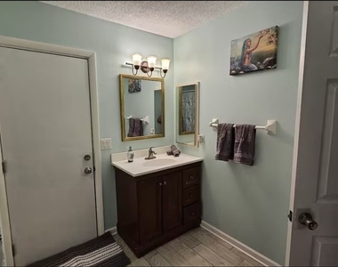 11195 Seabreeze Avenue - Photo Thumbnail 7
