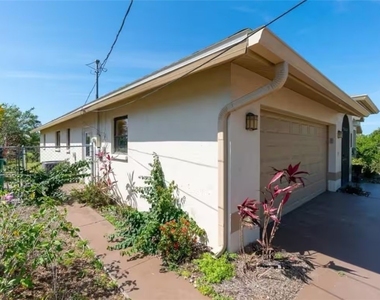 11195 Seabreeze Avenue - Photo Thumbnail 2