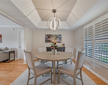 722 10th Avenue S - Photo Thumbnail 4