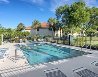 280 Robin Hood Circle - Photo Thumbnail 18