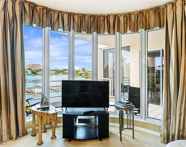 4560 Gulf Shore Boulevard N - Photo Thumbnail 5