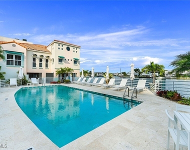 4560 Gulf Shore Boulevard N - Photo Thumbnail 19
