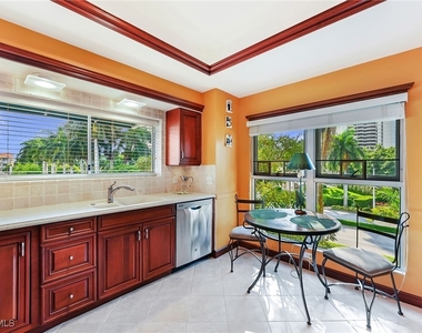 4560 Gulf Shore Boulevard N - Photo Thumbnail 8
