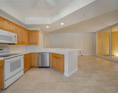 410 Bayfront Place - Photo Thumbnail 4