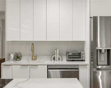 175 Fifth Avenue S - Photo Thumbnail 8