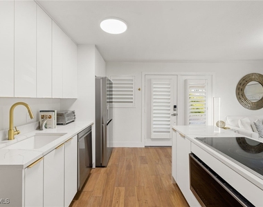 175 Fifth Avenue S - Photo Thumbnail 3