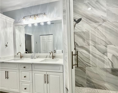 410 Bayfront Place - Photo Thumbnail 5