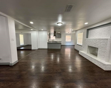 5850 Paisley Street - Photo Thumbnail 5
