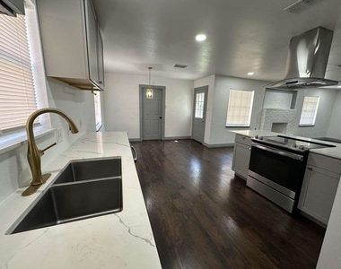 5850 Paisley Street - Photo Thumbnail 7