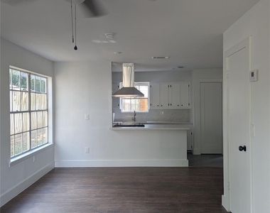 804 Ward Street - Photo Thumbnail 2