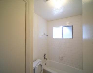 12327 Shannon Hill - Photo Thumbnail 9