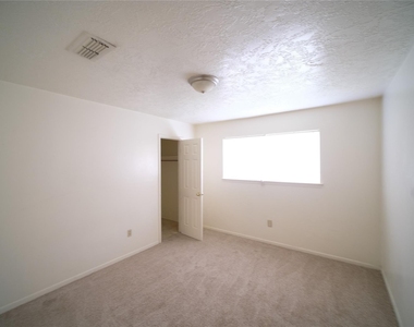 12327 Shannon Hill - Photo Thumbnail 11