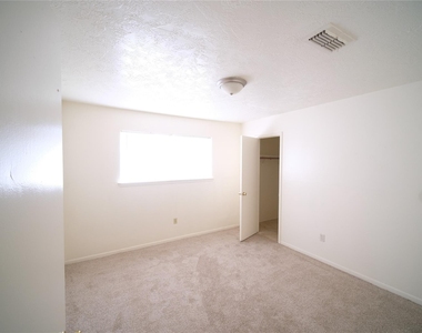 12327 Shannon Hill - Photo Thumbnail 10