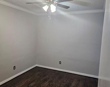 1409 Wentworth Street - Photo Thumbnail 4