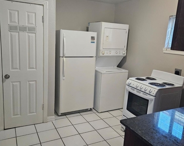 1409 Wentworth Street - Photo Thumbnail 3