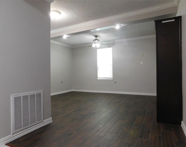 1409 Wentworth Street - Photo Thumbnail 1