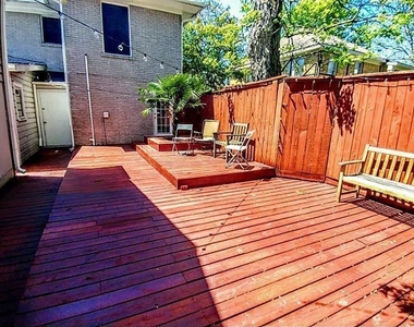 1409 Wentworth Street - Photo Thumbnail 7