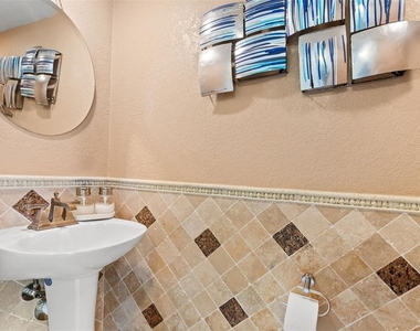 4522 W North B Street - Photo Thumbnail 16