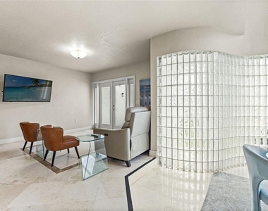 4522 W North B Street - Photo Thumbnail 15