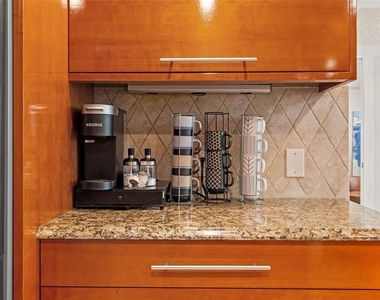 4522 W North B Street - Photo Thumbnail 11