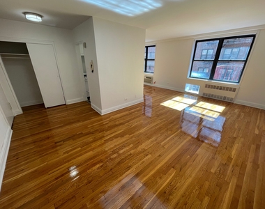 102-20 67th Drive - Photo Thumbnail 8