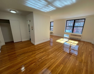 102-20 67th Drive - Photo Thumbnail 9