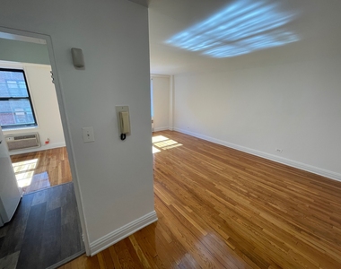 102-20 67th Drive - Photo Thumbnail 11
