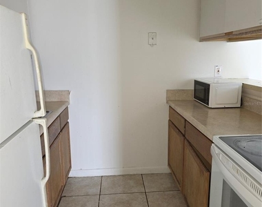 921 W Oak Ridge Road - Photo Thumbnail 2