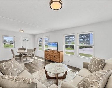 3280 Holly Avenue - Photo Thumbnail 10