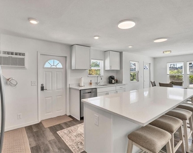 3280 Holly Avenue - Photo Thumbnail 13