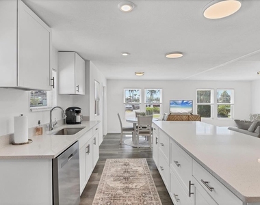 3280 Holly Avenue - Photo Thumbnail 15