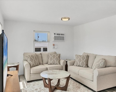 3280 Holly Avenue - Photo Thumbnail 9