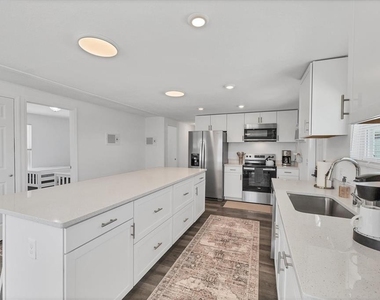 3280 Holly Avenue - Photo Thumbnail 16