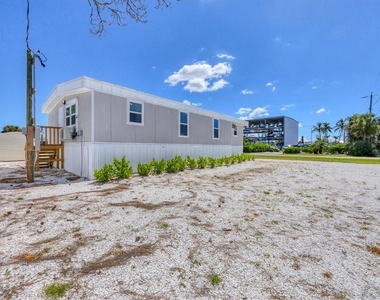 3280 Holly Avenue - Photo Thumbnail 33