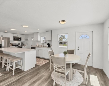 3280 Holly Avenue - Photo Thumbnail 19