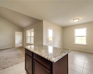 2713 Dustin Trail - Photo Thumbnail 2