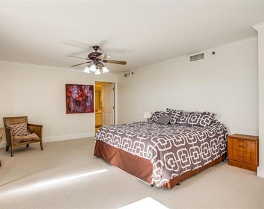 4242 Lomo Alto Drive - Photo Thumbnail 7