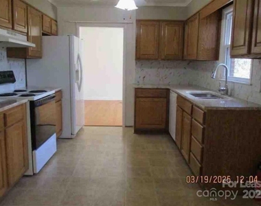 200 Daniel Drive - Photo Thumbnail 9