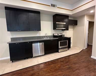 14233 Tiara Street - Photo Thumbnail 7