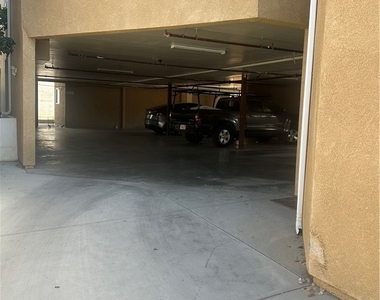 14233 Tiara Street - Photo Thumbnail 3