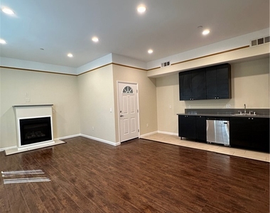 14233 Tiara Street - Photo Thumbnail 9
