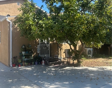 14233 Tiara Street - Photo Thumbnail 2