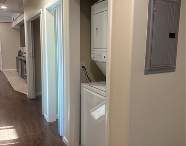 14233 Tiara Street - Photo Thumbnail 11