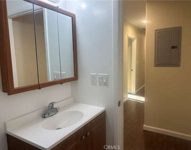 14233 Tiara Street - Photo Thumbnail 18